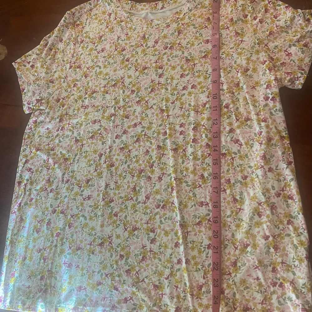Torrid super soft floral tee NWOT